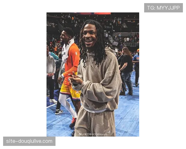 孟菲斯举办全市篮球嘉年华，莫兰特现身社区球场